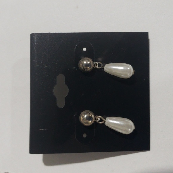 Elegant Silver-Tone Necklace & Earring Set Faux Pearl Teardrop Accents Women's - Picture 6 of 8